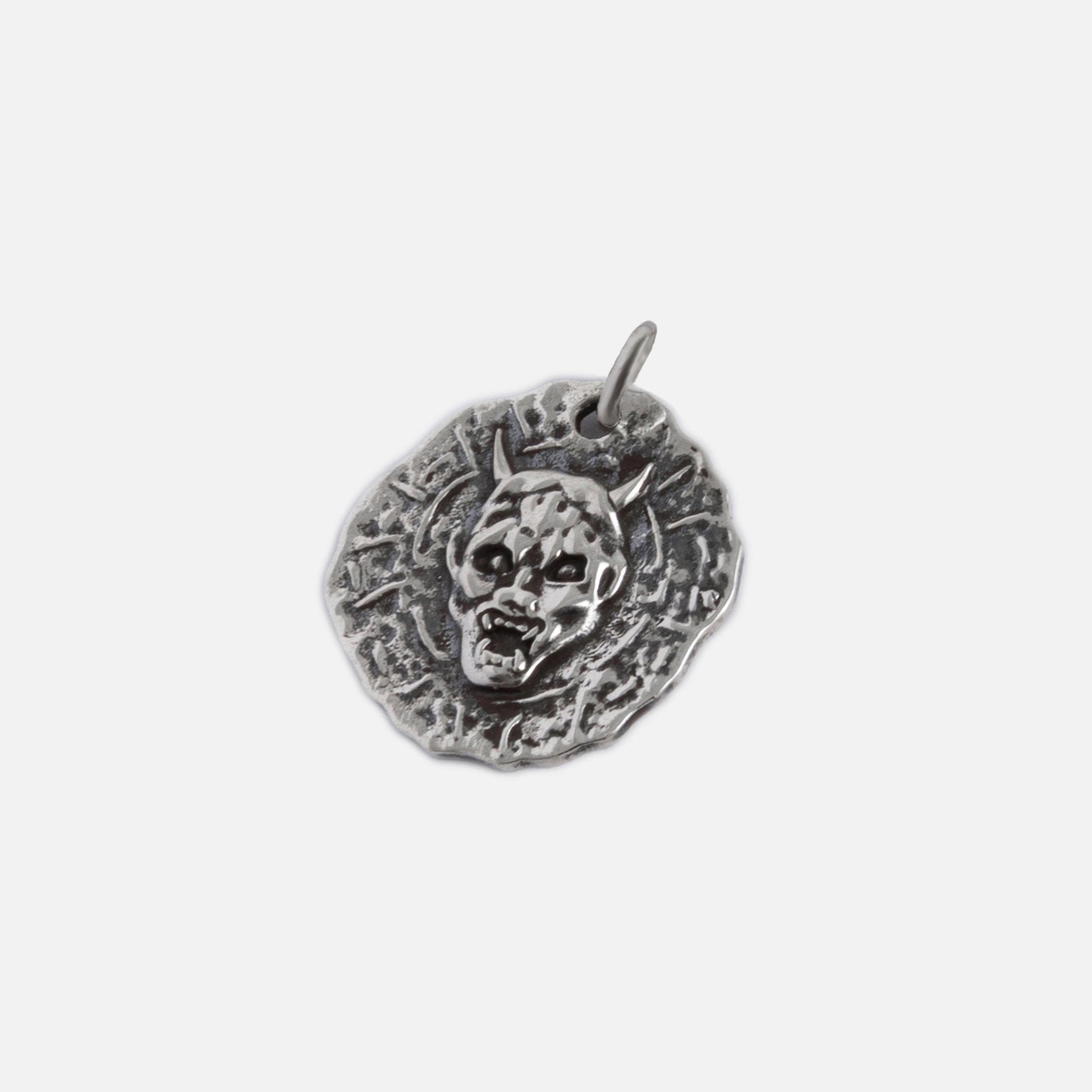 Oni Gümüş Charm